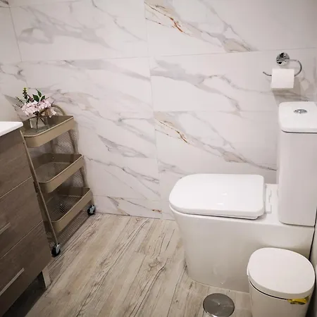 Apartment Dinamarca With 2 Bedrooms, 50 Mts From The *