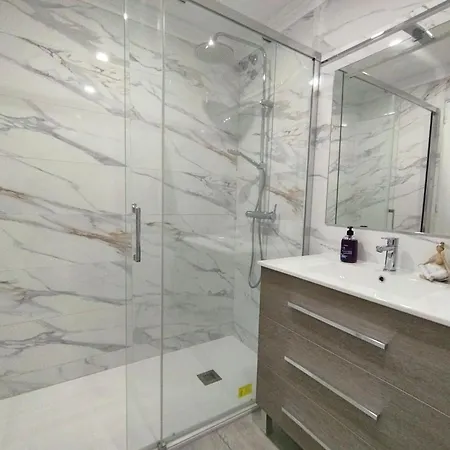 Dinamarca With 2 Bedrooms, 50 Mts From The Apartment Torrevieja