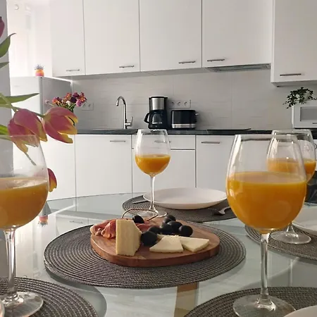 Dinamarca With 2 Bedrooms, 50 Mts From The Torrevieja