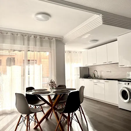 Apartment Dinamarca With 2 Bedrooms, 50 Mts From The Torrevieja